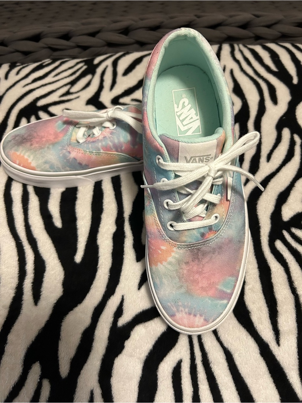 Vans Pastel women’s sz9 Tie-Dye Low Top Sneakers — Pink, Blue, Mint